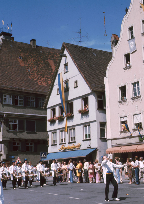 1976 06 28 bunter umzug