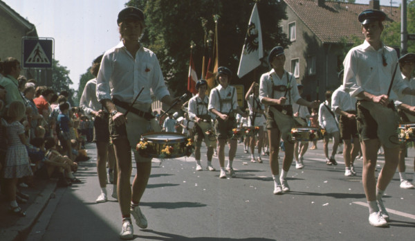 1977 06 13 bunter umzug